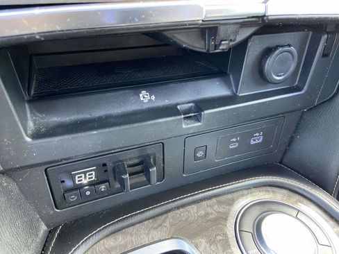 Used 2021 Nissan Armada Platinum image 17