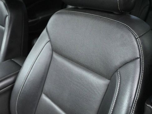 Used 2023 GMC Acadia SLT image 18