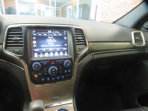 Used 2017 Jeep Grand Cherokee Limited AWD/4WD image 35