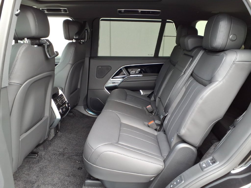 New 2027 Land Rover Range Rover Long Wheelbase SE AWD/4WD image 8
