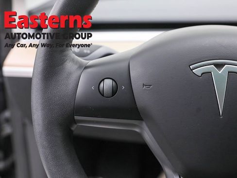 Used 2023 Tesla Model 3 Standard Range image 15