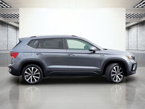 Certified 2023 Volkswagen Taos SE w/ Panoramic Sunroof Package AWD/4WD image 6