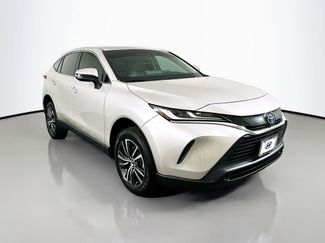 Used 2023 Toyota Venza LE video 3