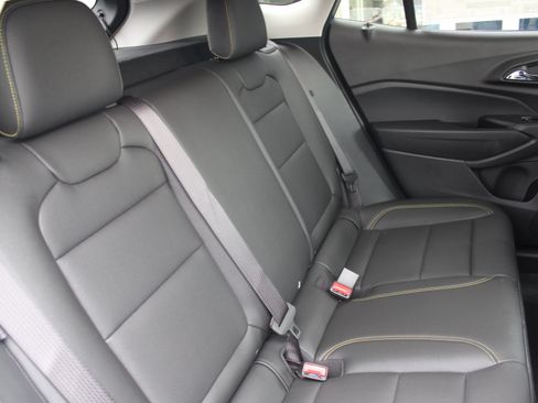 New 2026 Chevrolet Trax ACTIV w/ Sunroof Package FWD image 17