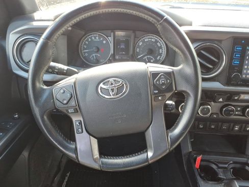 Used 2017 Toyota Tacoma TRD Off-Road AWD/4WD image 20