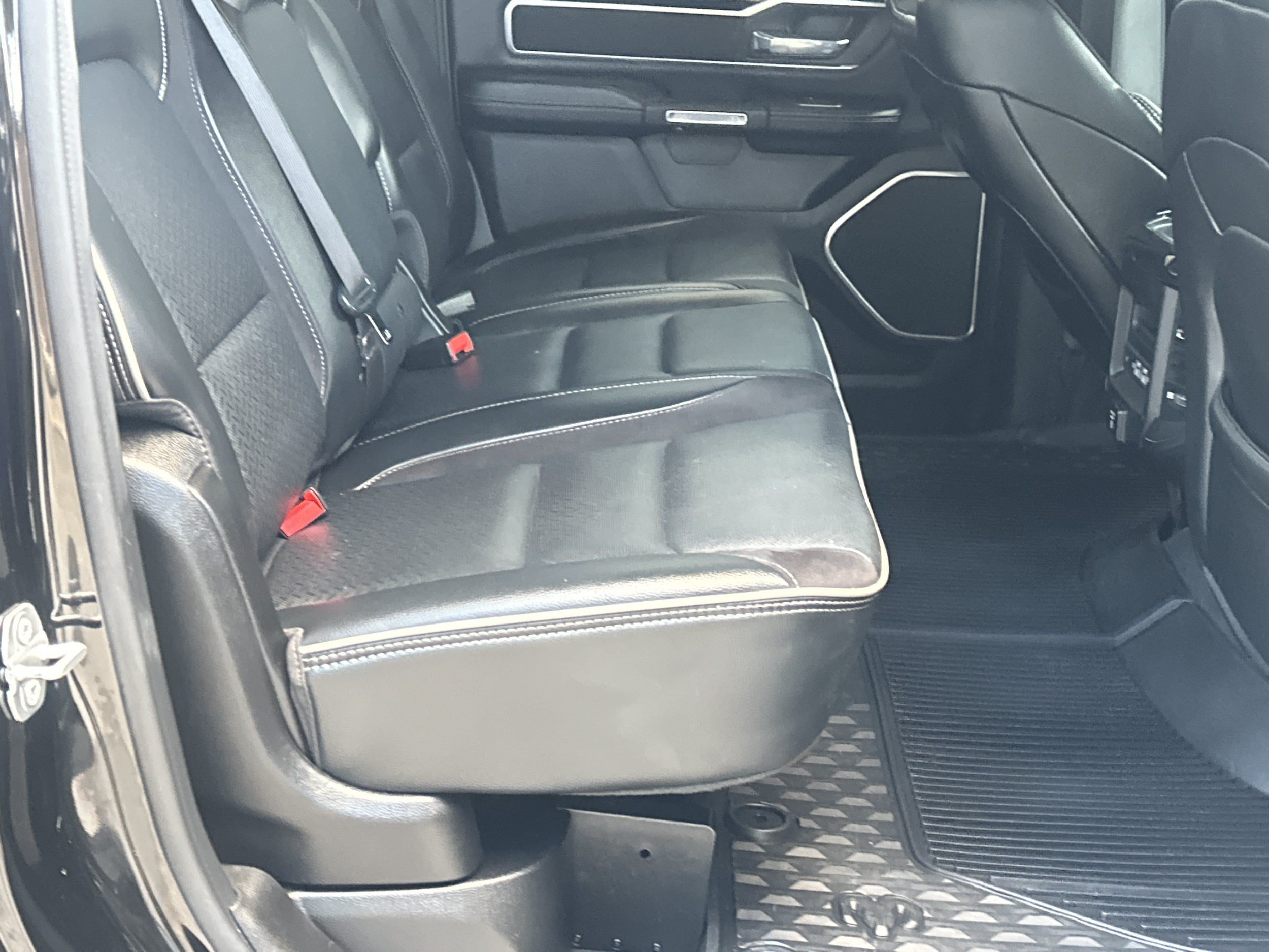 Used 2022 RAM 1500 Laramie RWD image 15