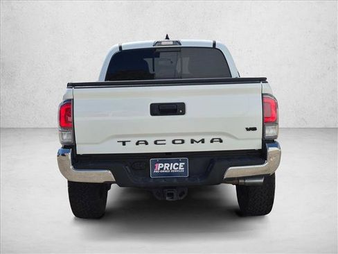 Used 2022 Toyota Tacoma TRD Off-Road AWD/4WD image 6