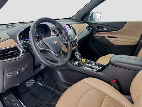 Used 2022 Chevrolet Equinox Premier AWD/4WD image 12