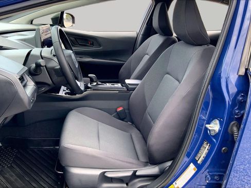 Used 2025 Toyota Prius LE FWD image 8