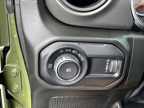 Used 2023 Jeep Wrangler Sport AWD/4WD image 34