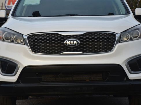 Used 2018 Kia Sorento LX image 33