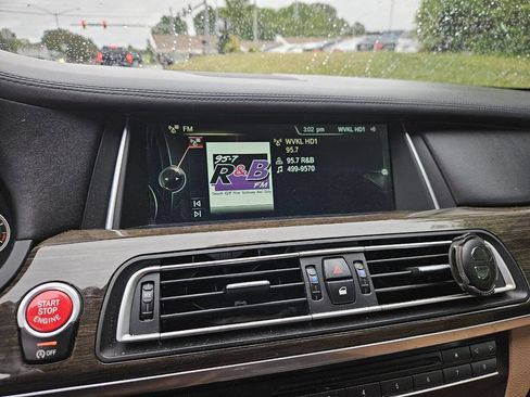 Used 2014 BMW 750Li RWD image 18