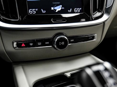 Used 2020 Volvo V60 T5 Momentum w/ Protection Package Premier image 56