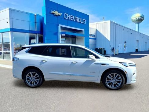 Used 2023 Buick Enclave Avenir w/ Avenir Technology Package AWD/4WD image 2