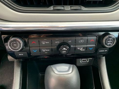 Used 2022 Jeep Compass Limited image 27