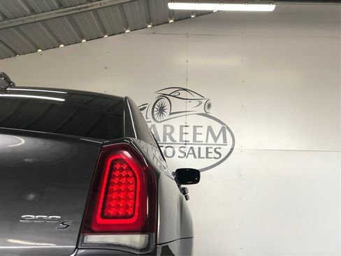 Used 2018 Chrysler 300 S RWD image 15