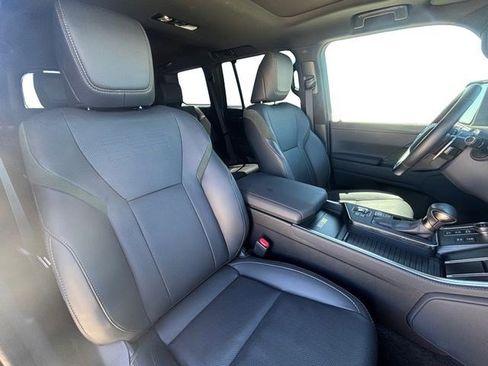 Used 2025 Lexus GX 550 w/ Accessory Package (CT) AWD/4WD image 19