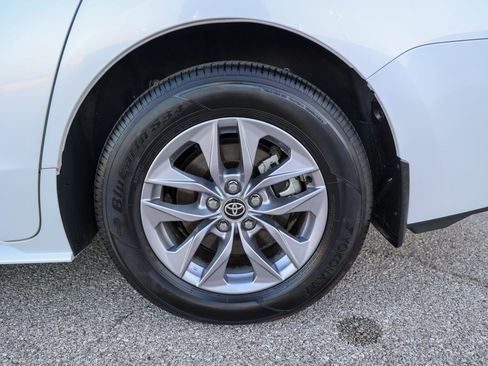 Certified 2026 Toyota Sienna XLE FWD image 15