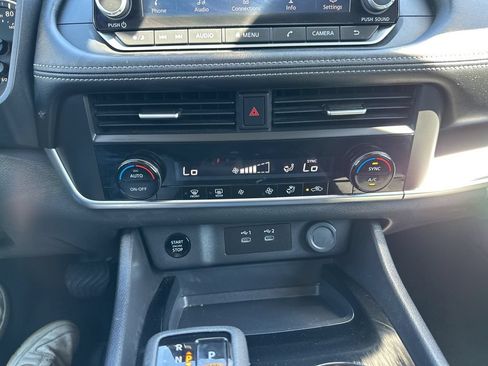Used 2025 Nissan Rogue SV FWD image 35