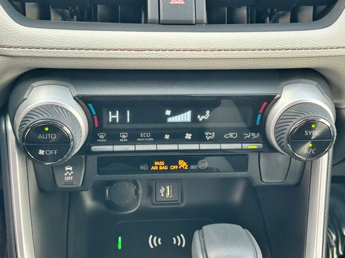 Used 2025 Toyota RAV4 XLE image 21