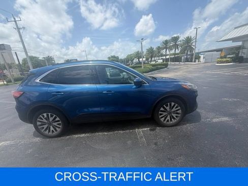 Used 2022 Ford Escape Titanium AWD/4WD image 4