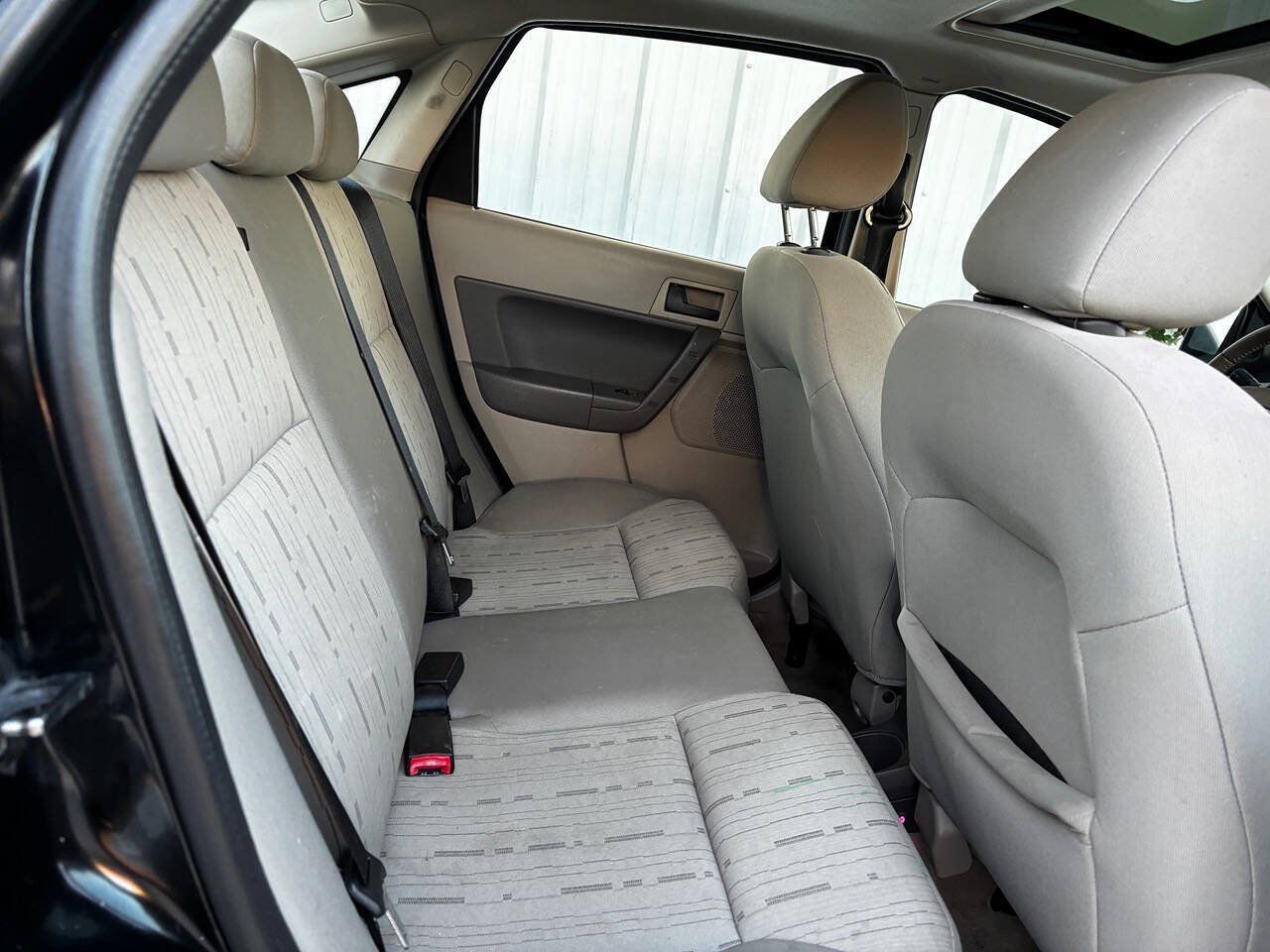 Used 2010 Ford Focus SE FWD image 16