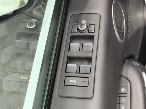 Used 2020 Land Rover Discovery HSE Luxury image 73