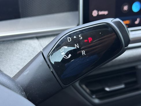 Used 2025 Volkswagen Tiguan S FWD image 17