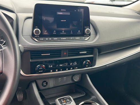 Used 2024 Nissan Rogue SV image 24