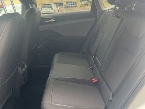 Used 2023 Volkswagen Taos SE AWD/4WD image 13