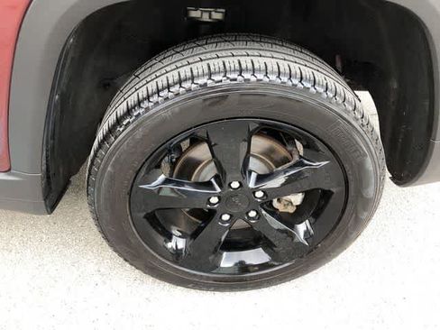 Certified 2024 Jeep Grand Cherokee L Limited w/ Black Appearance Package AWD/4WD image 12