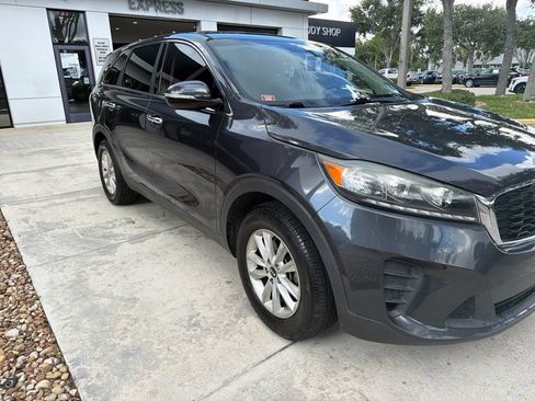 Used 2019 Kia Sorento FWD image 2
