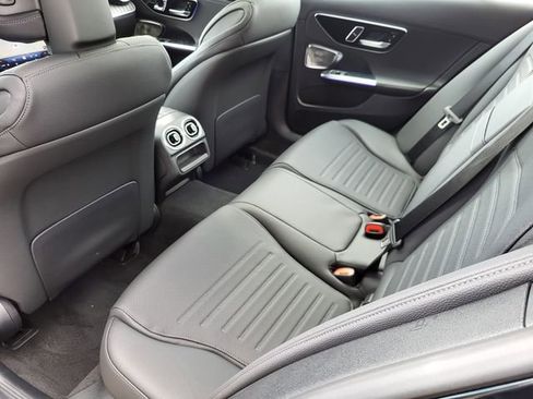 Used 2025 Mercedes-Benz C 300 4MATIC Sedan image 37