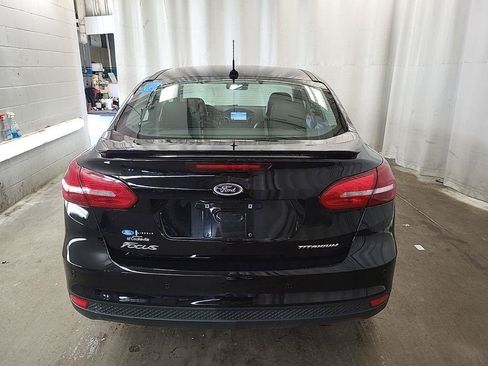 Used 2018 Ford Focus Titanium w/ Titanium Technology Package FWD image 5