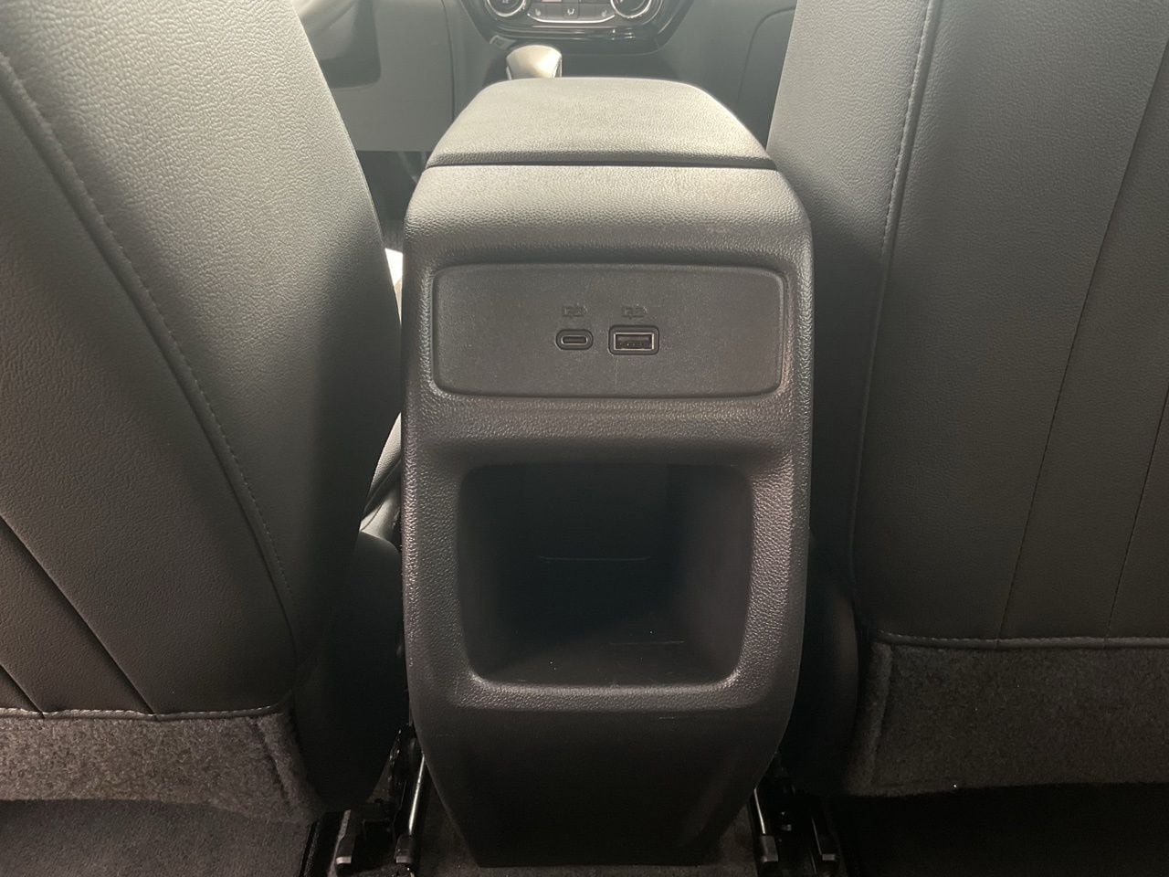 Used 2025 Chevrolet Trax LT w/ LT Convenience Package FWD image 16
