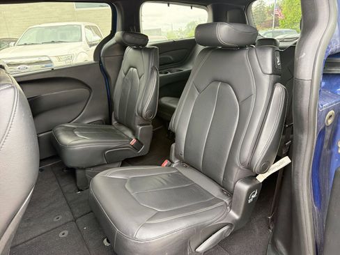 Used 2020 Chrysler Pacifica Touring-L AWD/4WD image 26