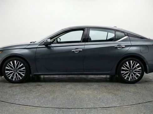 Used 2025 Nissan Altima 2.5 SV image 5