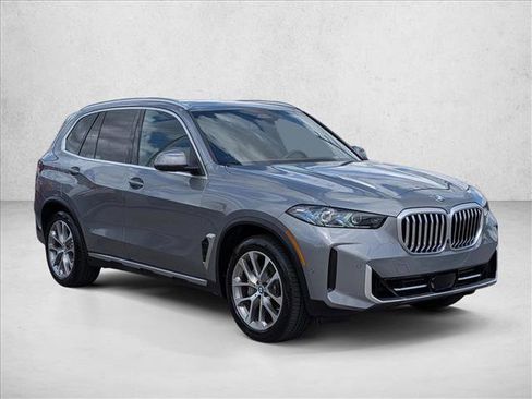 Used 2025 BMW X5 xDrive40i AWD/4WD image 3