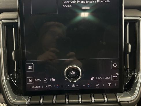 Used 2025 GMC Yukon XL Denali w/ Sun & Power Step Package image 31