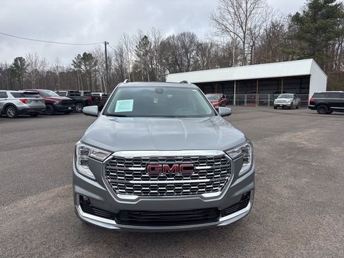 Used 2024 GMC Terrain Denali w/ Denali Premium Package image 9