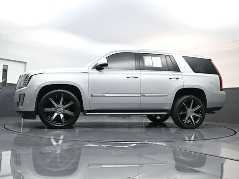 Used 2018 Cadillac Escalade Luxury image 31