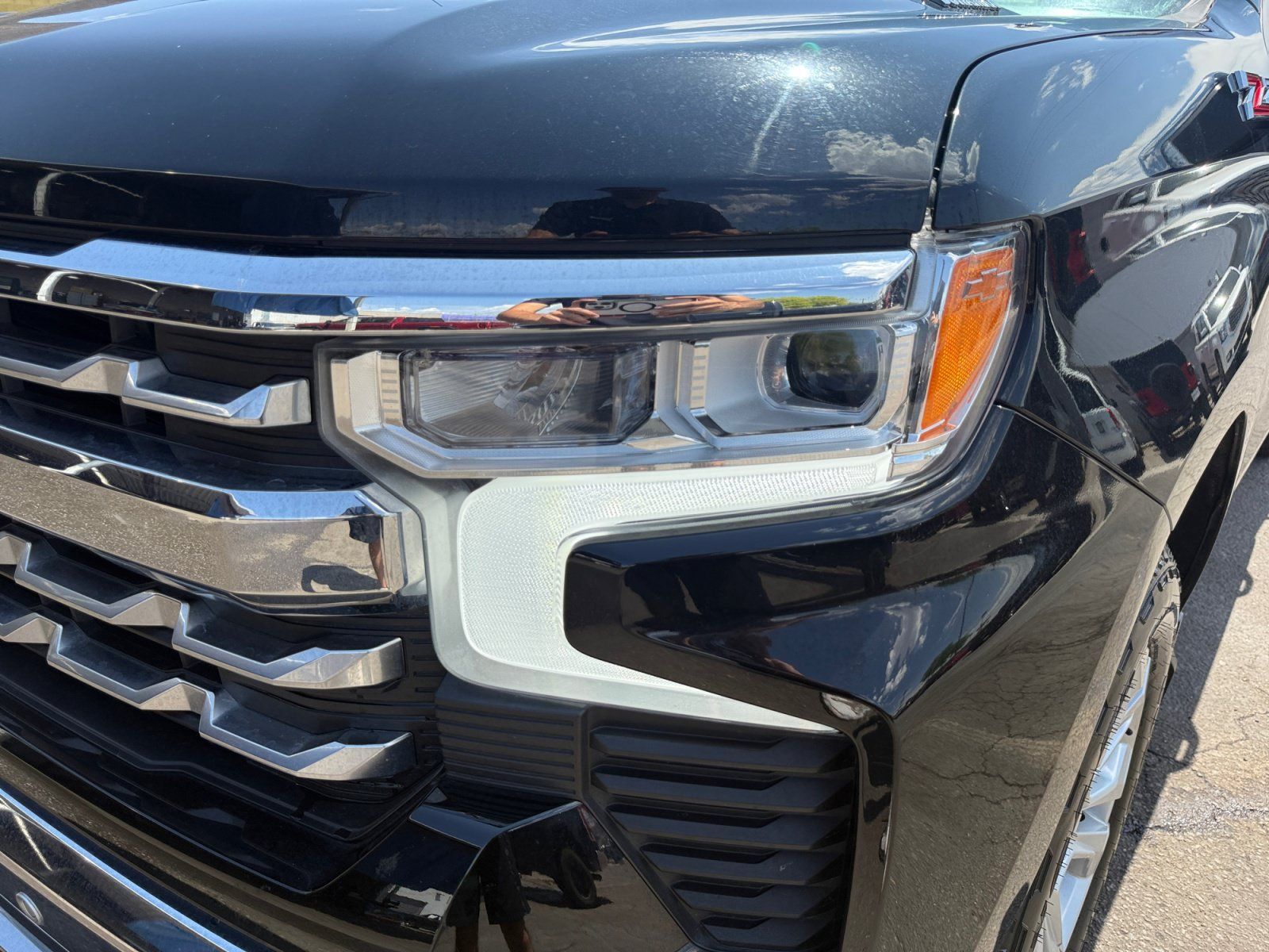 Used 2024 Chevrolet Silverado 1500 LTZ AWD/4WD image 9