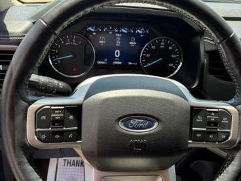 Used 2024 Ford Expedition XLT RWD image 9