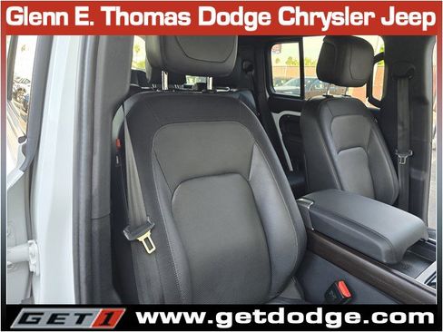 Used 2024 Land Rover Defender 130 X-Dynamic SE image 33
