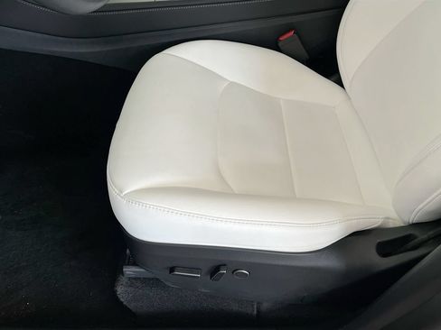 Used 2023 Tesla Model Y Performance AWD/4WD image 18