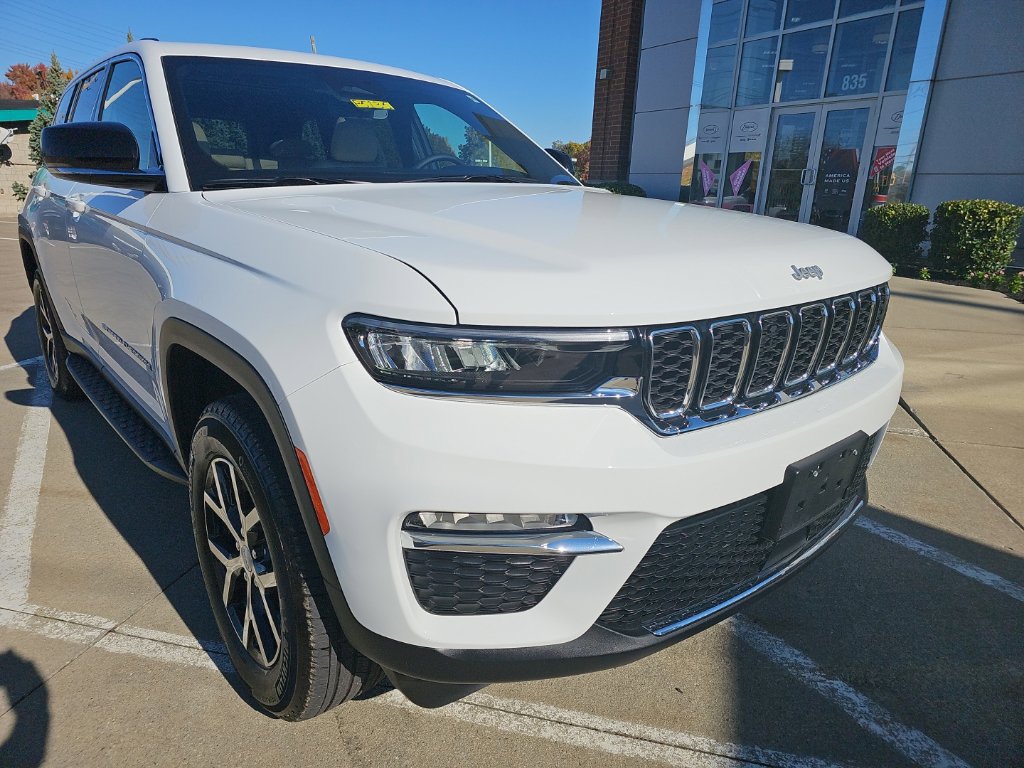 Certified 2025 Jeep Grand Cherokee Limited AWD/4WD image 3