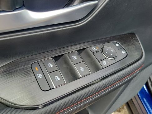 New 2025 Nissan Kicks SR image 17