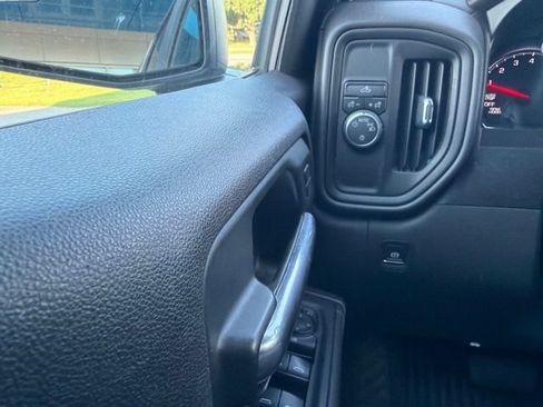 Used 2020 Chevrolet Silverado 1500 Custom w/ Custom Value Package RWD image 12