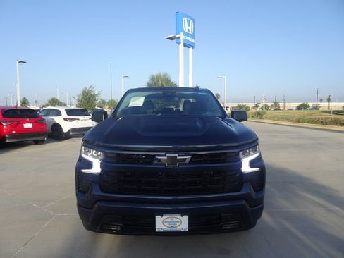 Used 2022 Chevrolet Silverado 1500 RST AWD/4WD image 2
