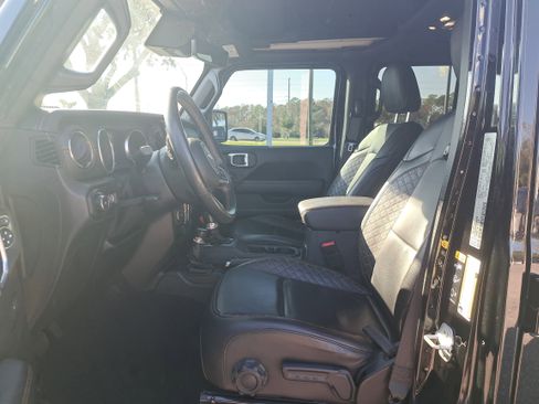 Used 2021 Jeep Wrangler Unlimited Sahara image 10